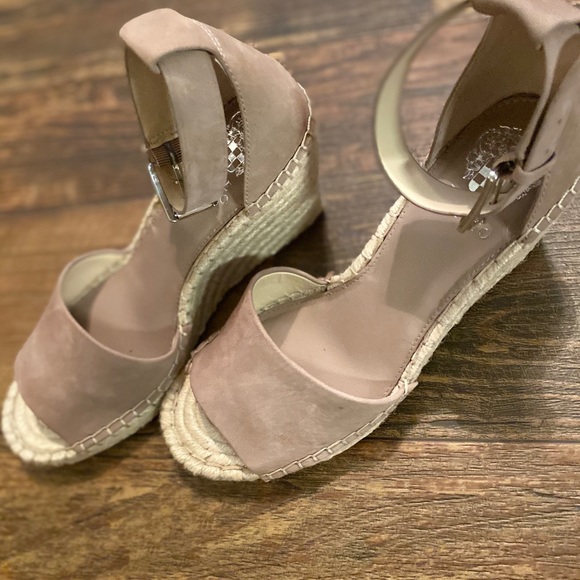 ✅ VINCE CAMUTO/ 9.5/ Nubuck Wedges. New with tags - Picture 2 of 8